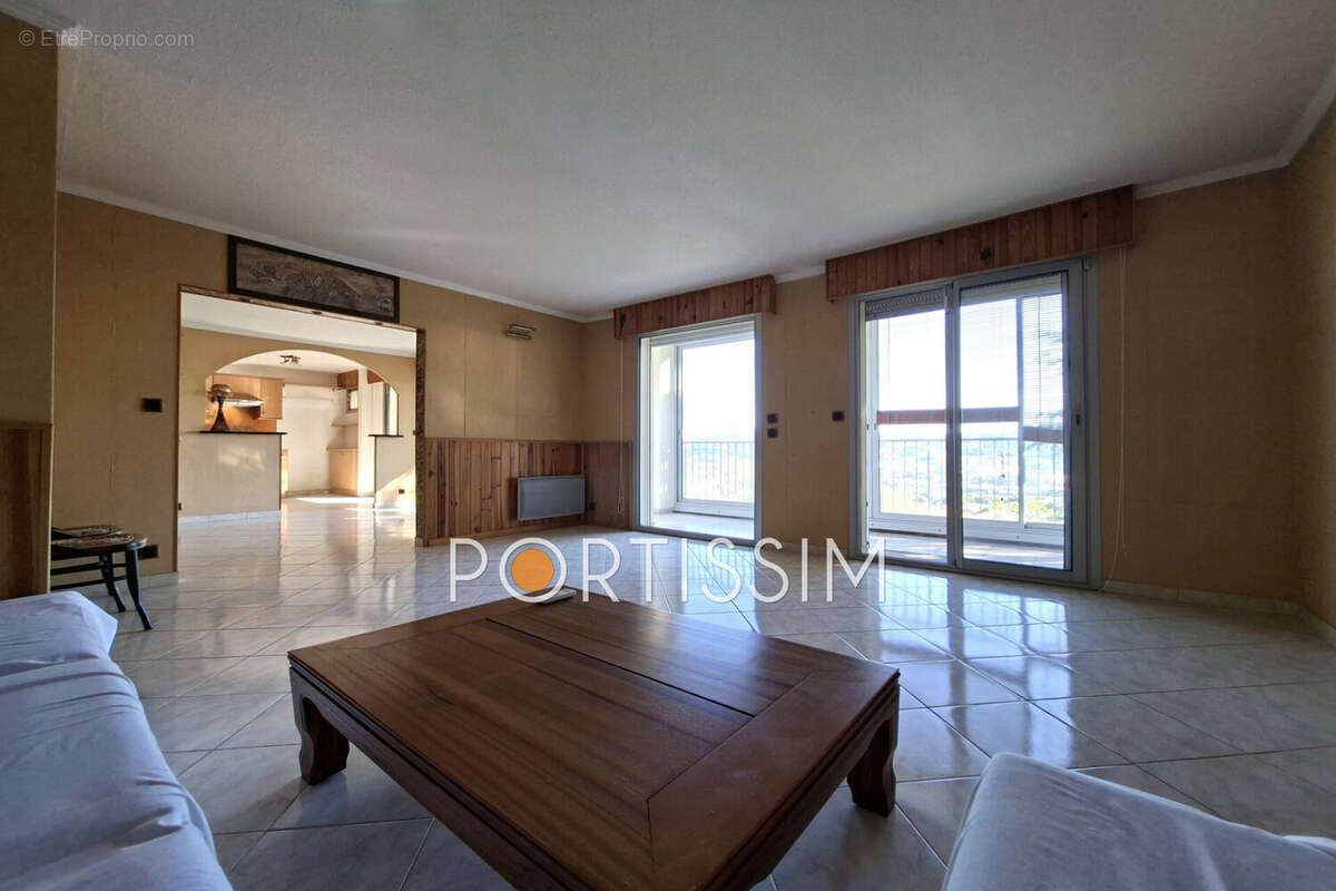 Appartement à SAINT-LAURENT-DU-VAR