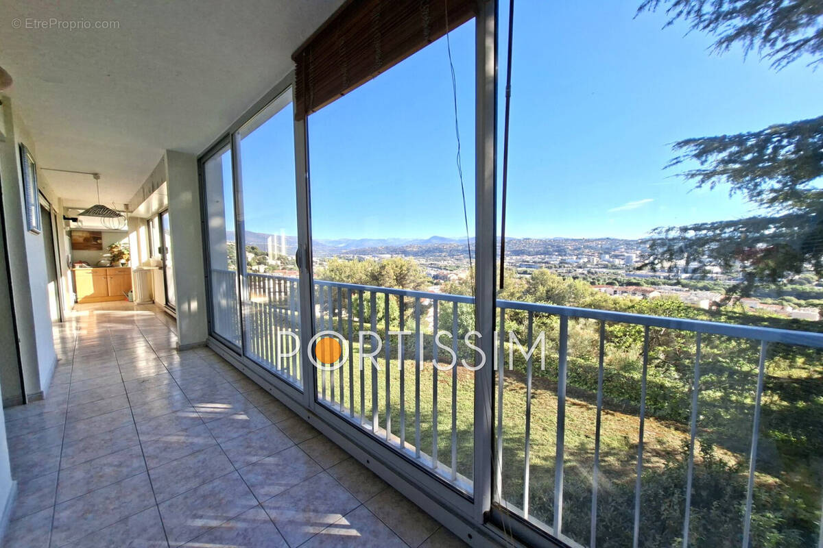 Appartement à SAINT-LAURENT-DU-VAR
