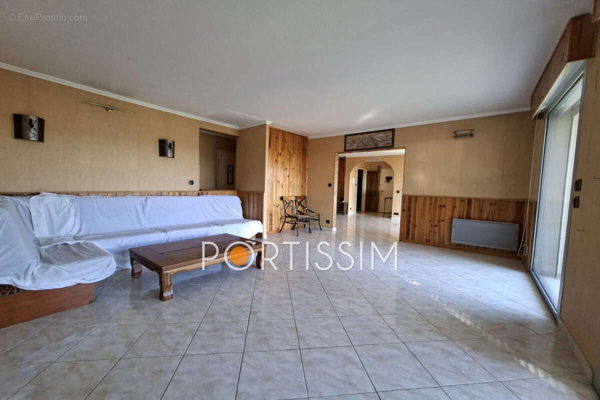 Appartement à SAINT-LAURENT-DU-VAR