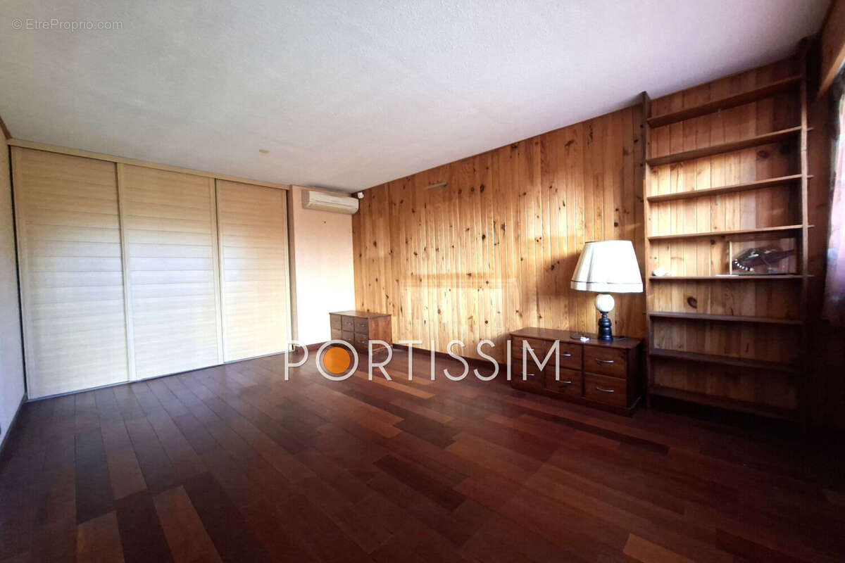 Appartement à SAINT-LAURENT-DU-VAR