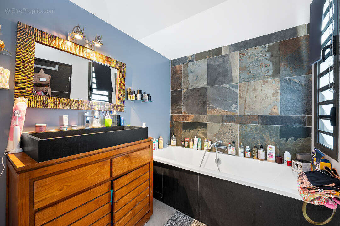 Salle de bain suite 1 - Maison à SAINT-PAUL