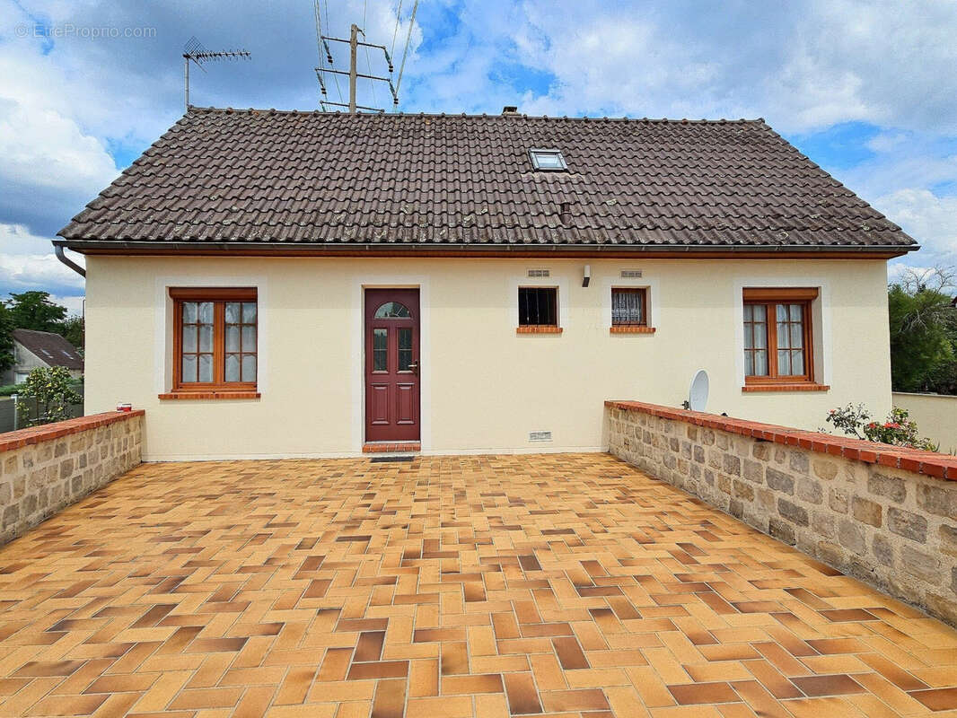 Maison à SAINT-PIERRE-LES-NEMOURS