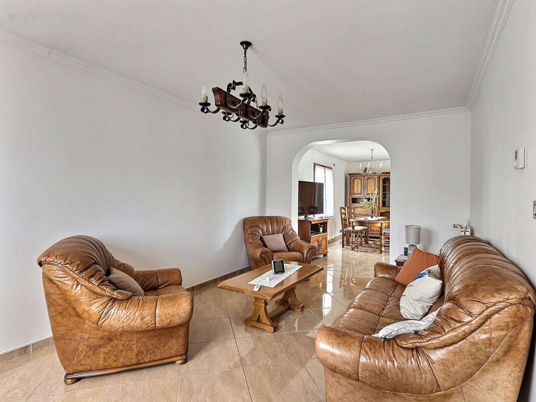 Maison à SAINT-PIERRE-LES-NEMOURS