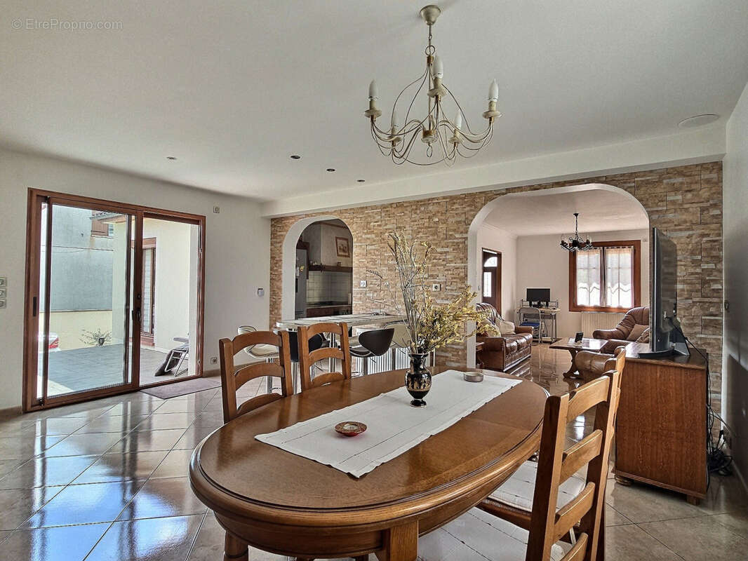 Maison à SAINT-PIERRE-LES-NEMOURS