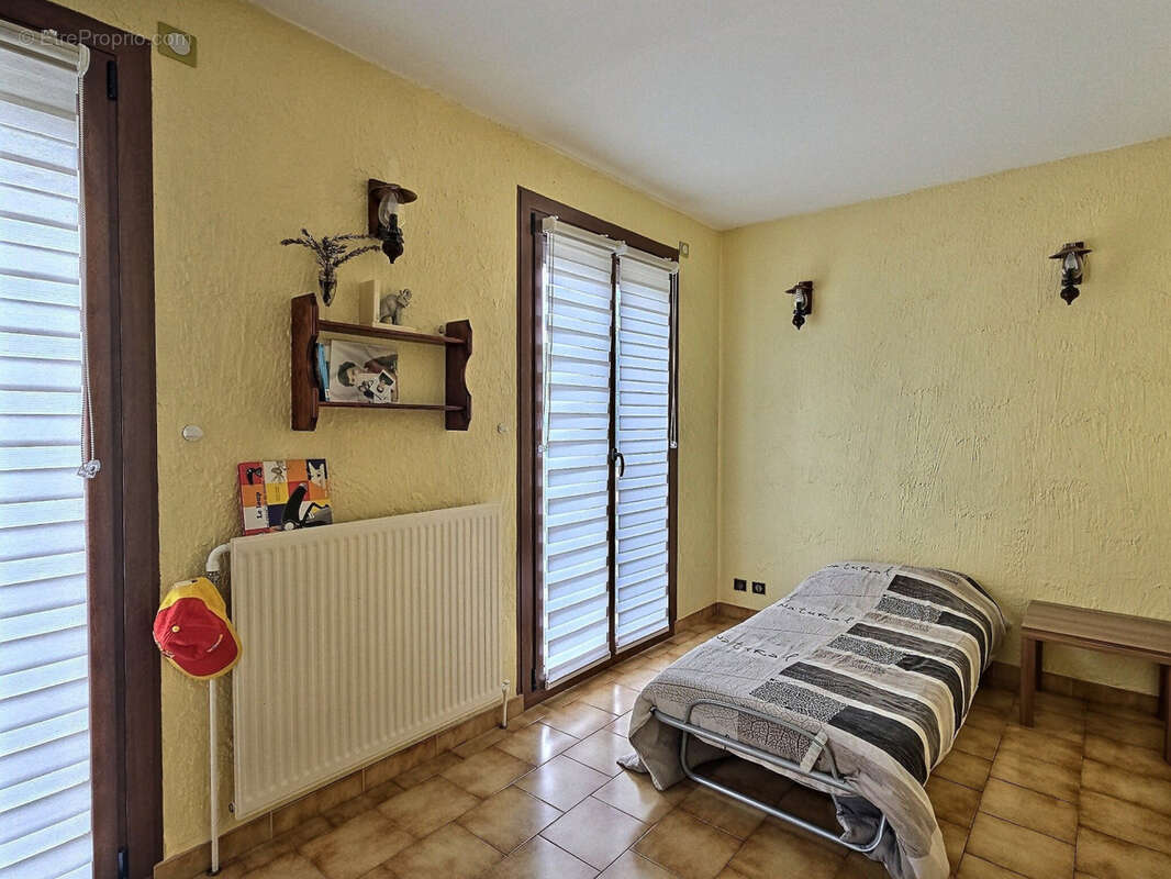 Maison à SAINT-PIERRE-LES-NEMOURS