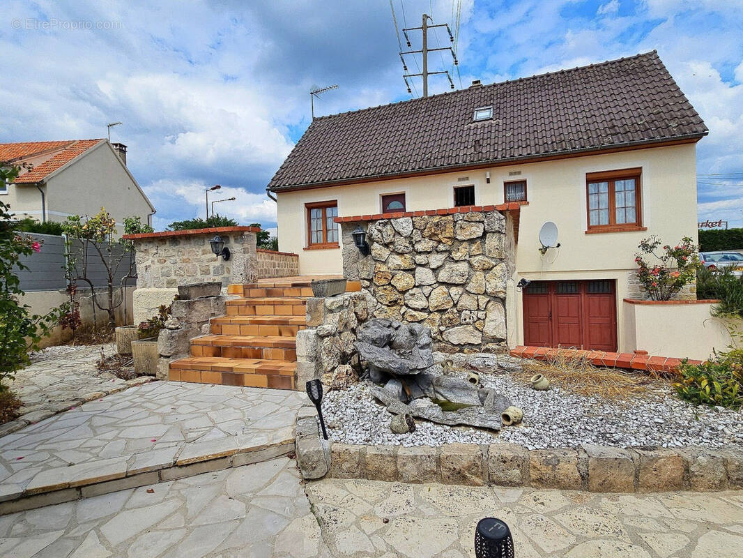 Maison à SAINT-PIERRE-LES-NEMOURS