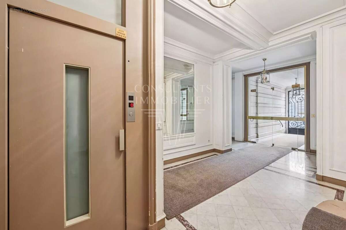 Appartement à PARIS-16E