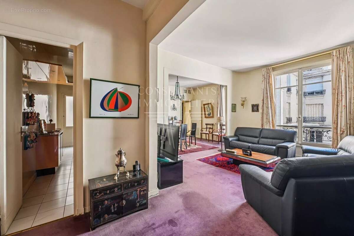 Appartement à PARIS-16E