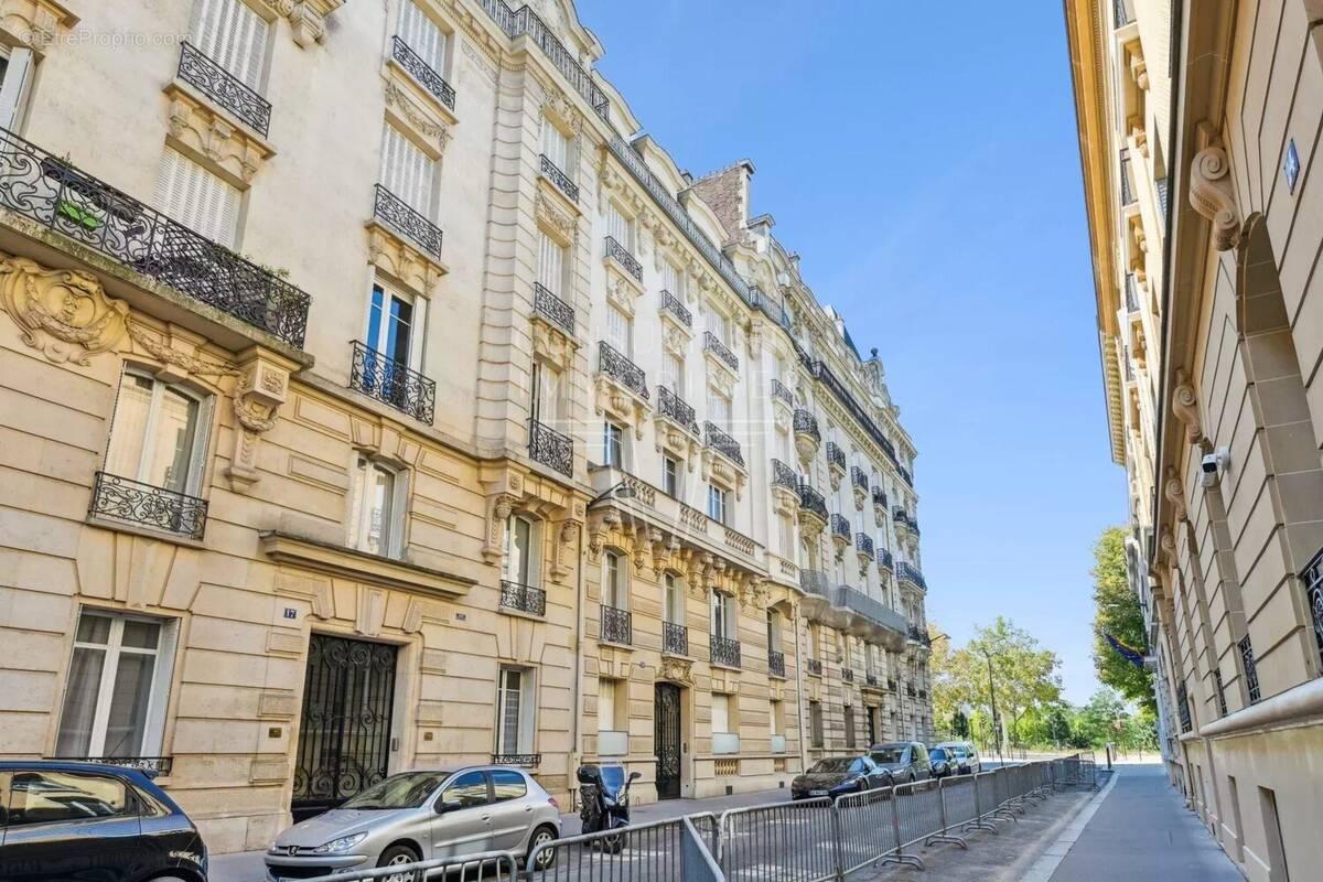 Appartement à PARIS-16E