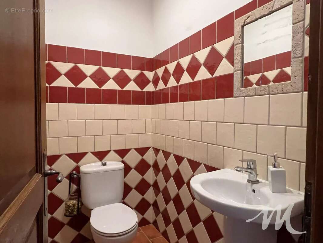 Maison à FOX-AMPHOUX