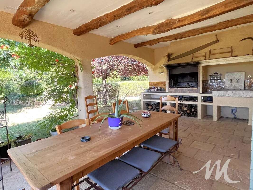 Maison à FOX-AMPHOUX