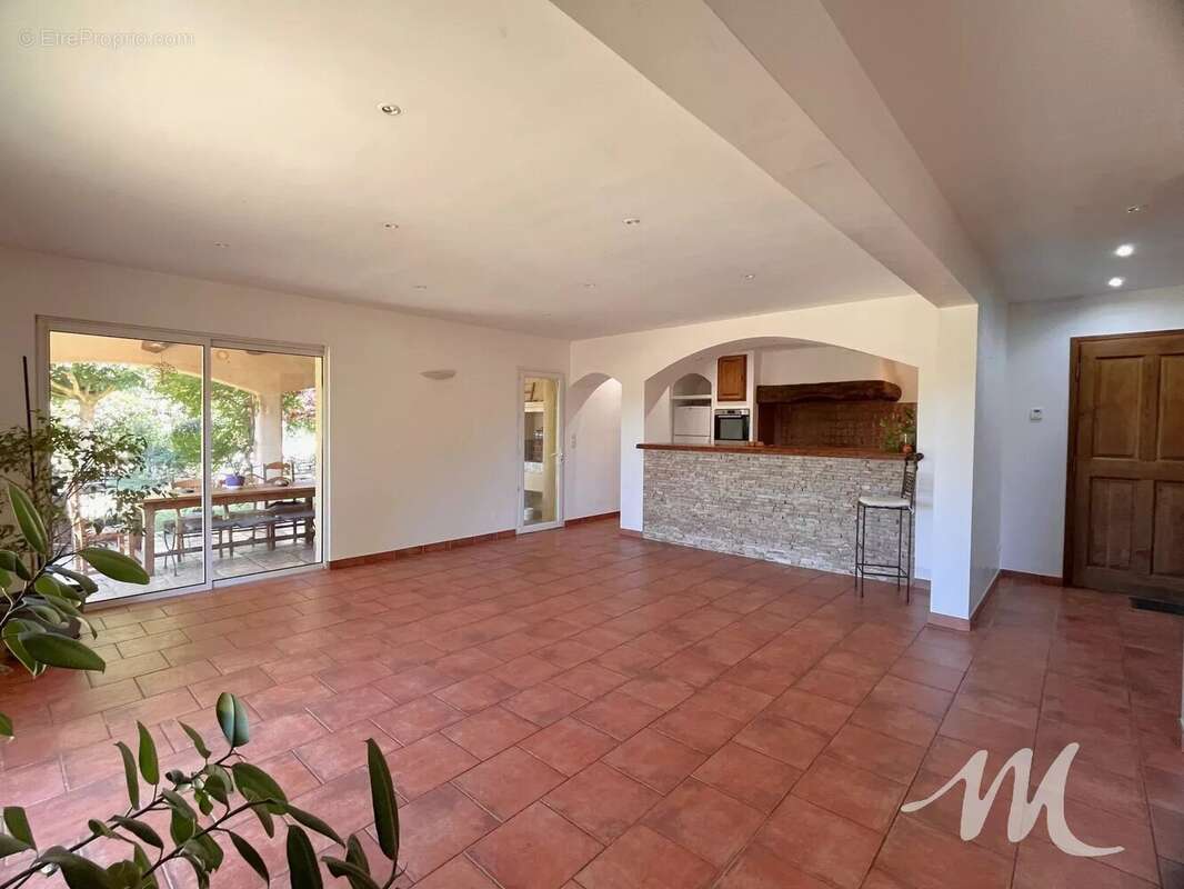 Maison à FOX-AMPHOUX