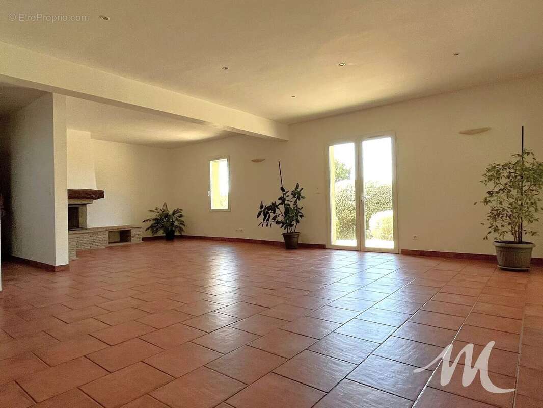 Maison à FOX-AMPHOUX