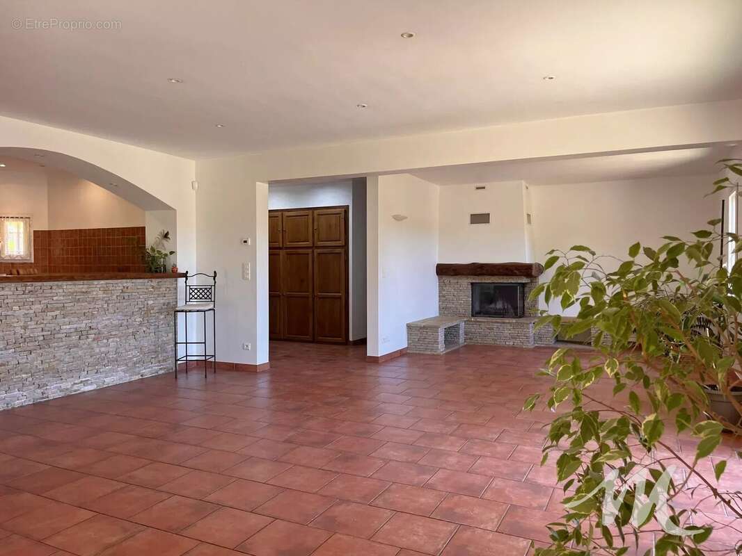 Maison à FOX-AMPHOUX