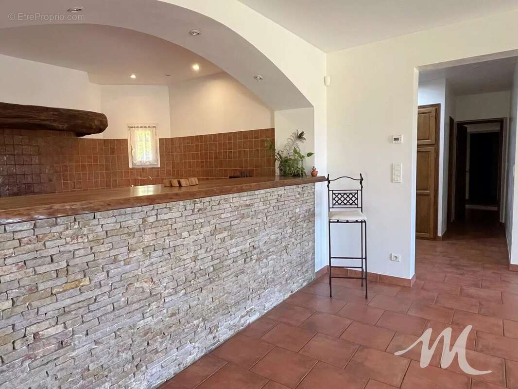 Maison à FOX-AMPHOUX