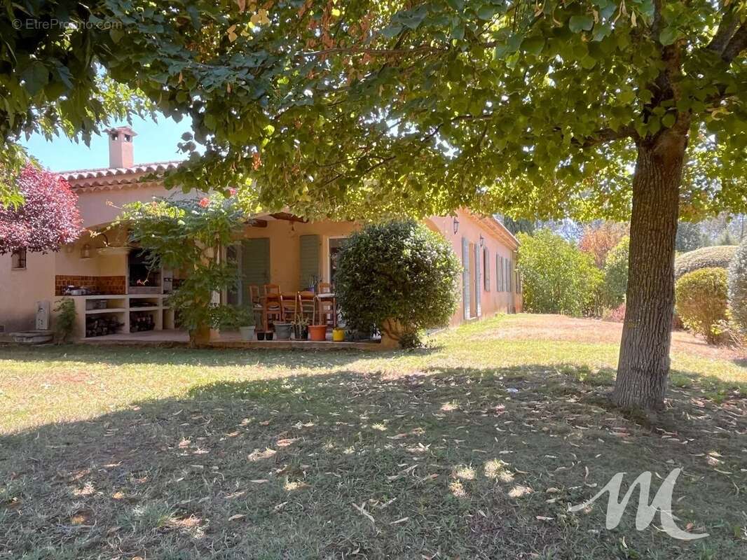 Maison à FOX-AMPHOUX