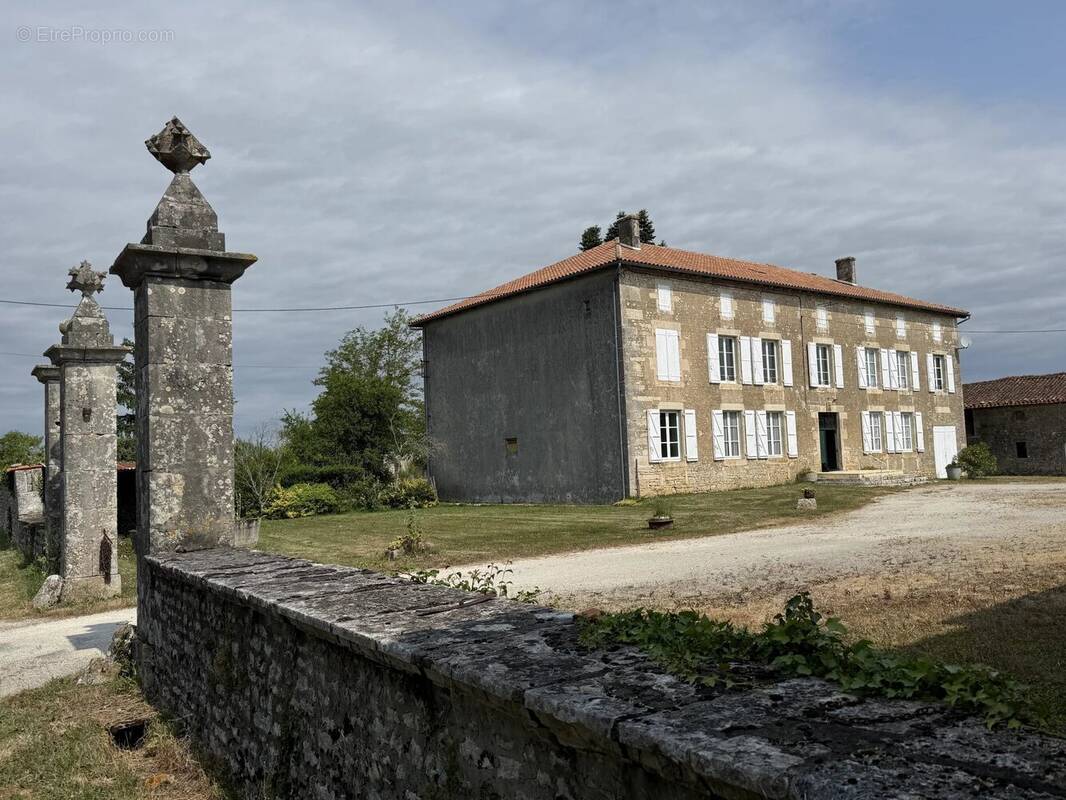 Maison à VIEUX-RUFFEC