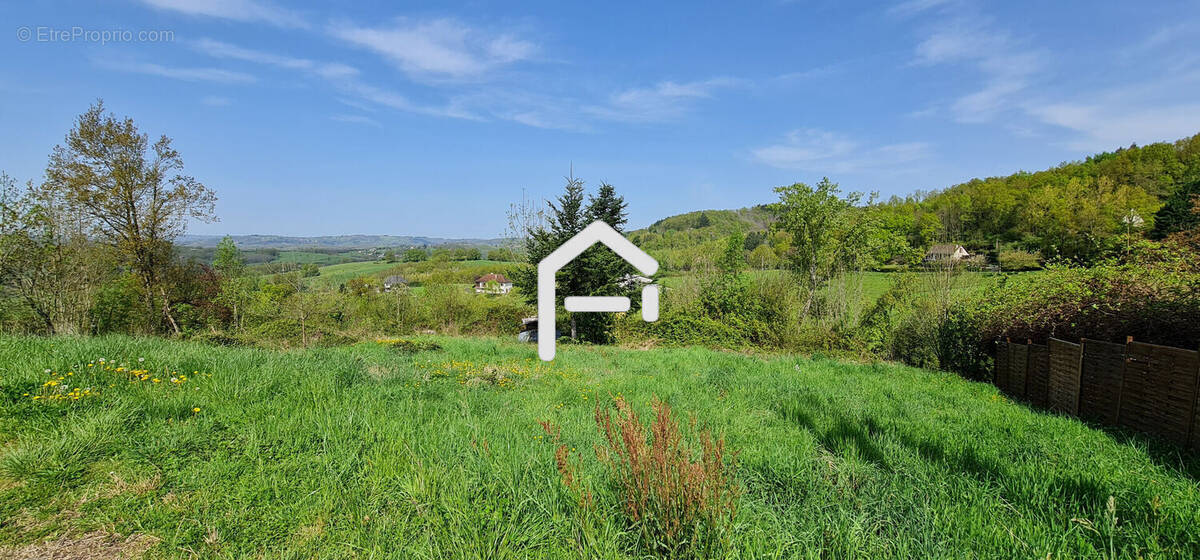 Terrain à VOUTEZAC