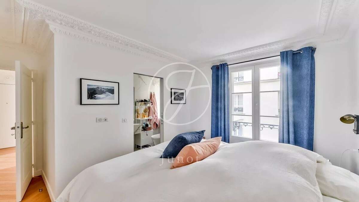 Appartement à PARIS-7E