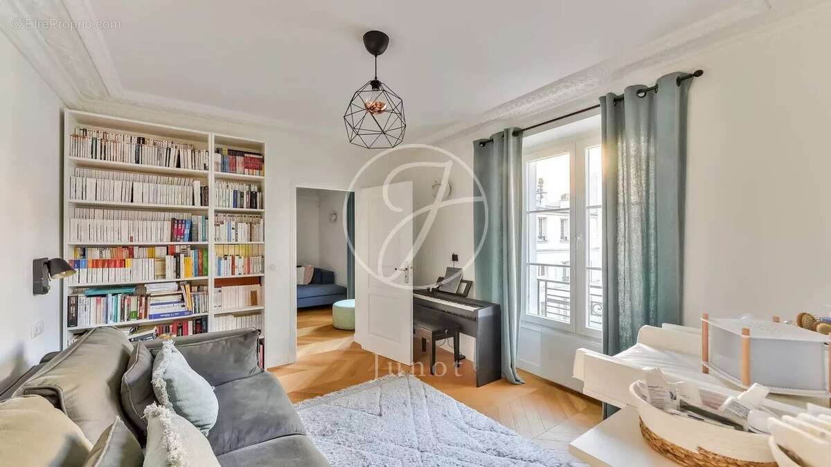 Appartement à PARIS-7E