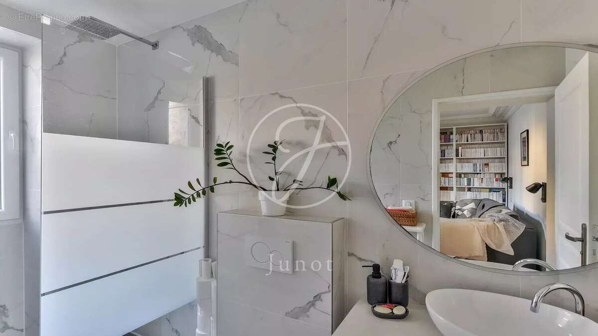 Appartement à PARIS-7E