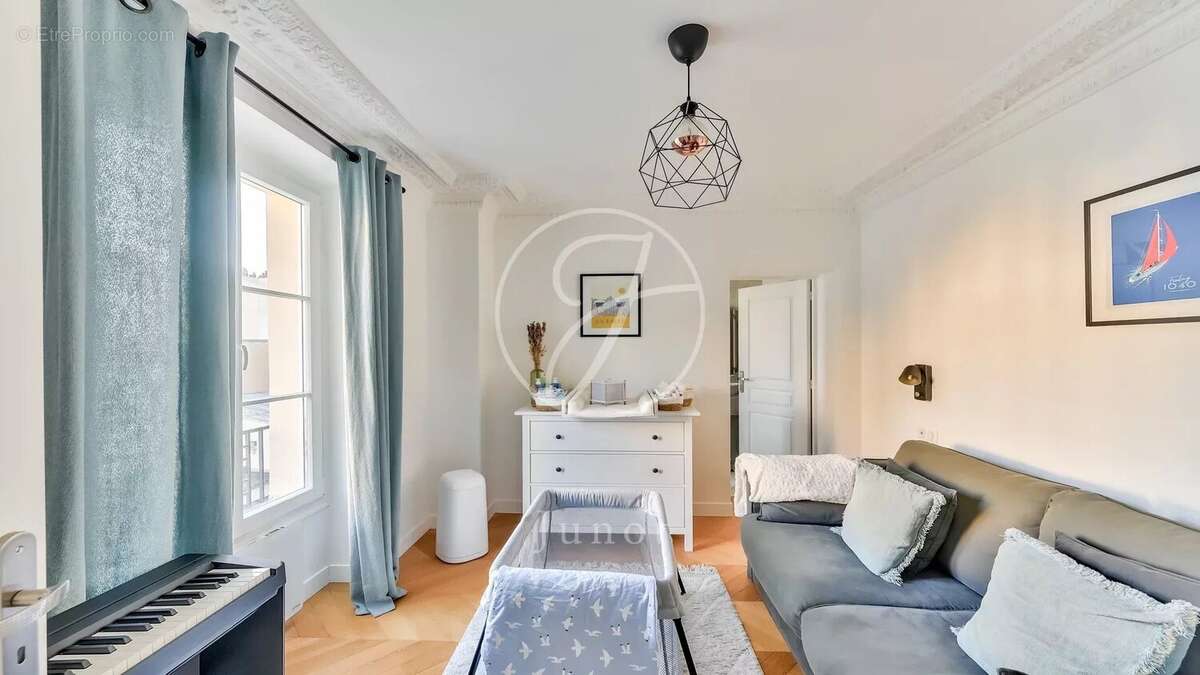 Appartement à PARIS-7E