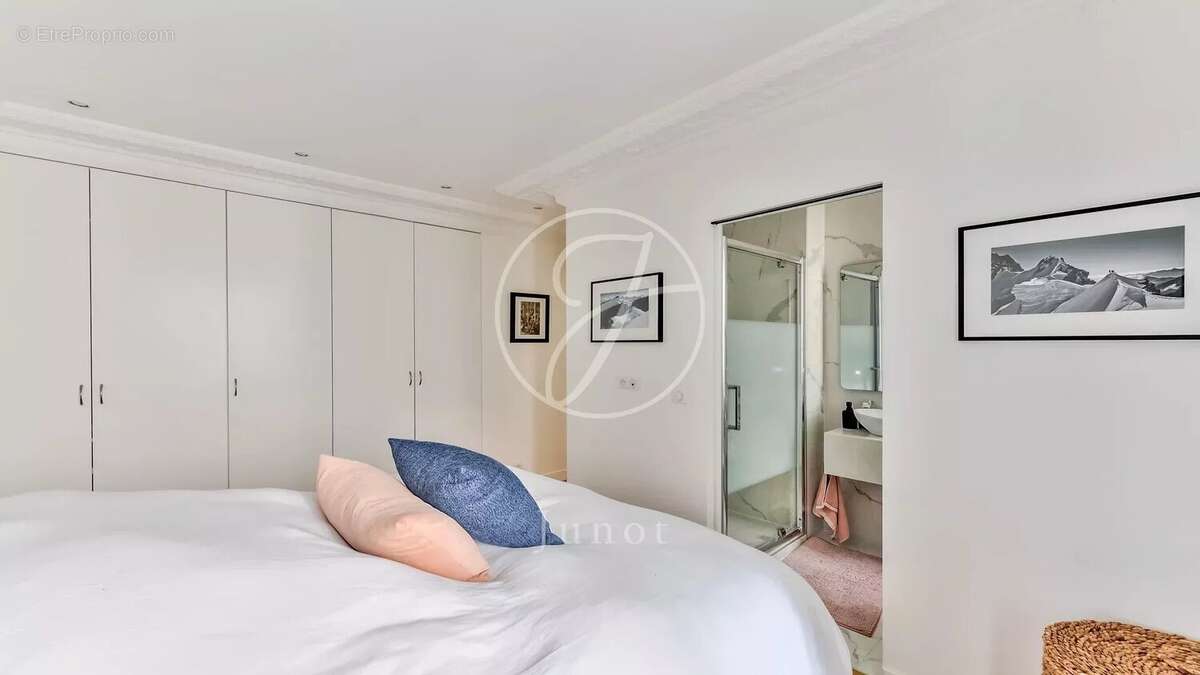 Appartement à PARIS-7E