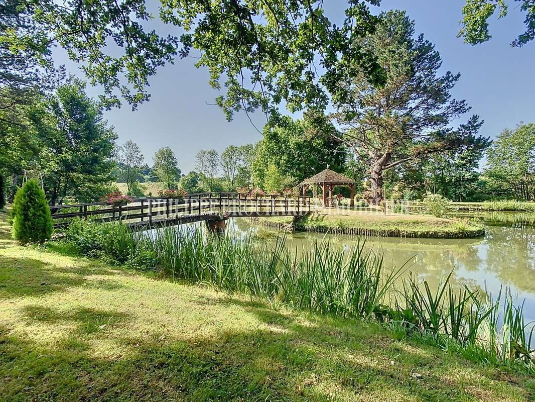 Terrain à LE POIRE-SUR-VIE