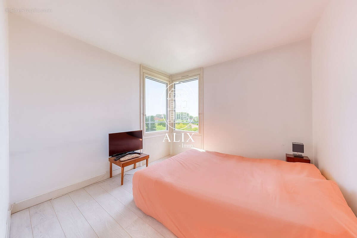 Chambre 1 - Appartement à MASSY
