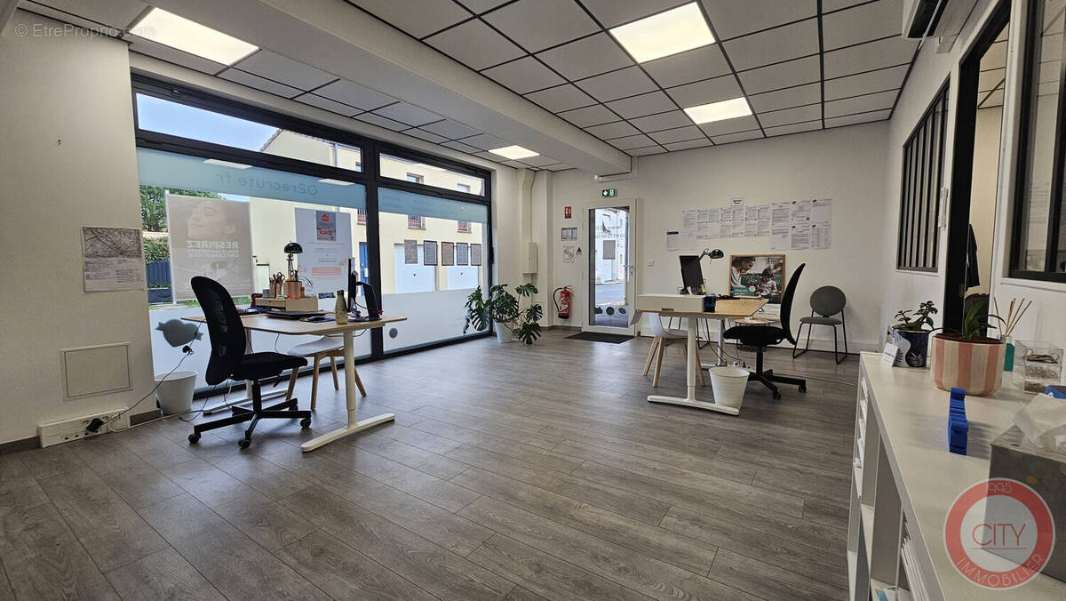 Commerce à LA BREDE