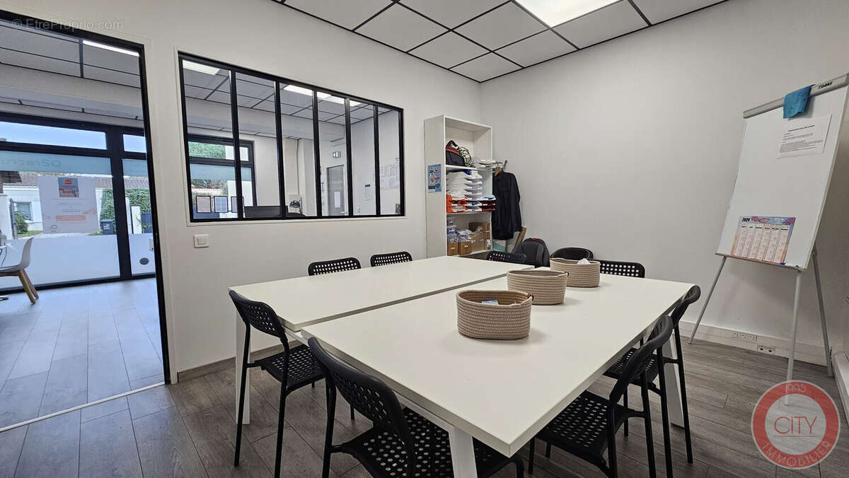 Commerce à LA BREDE