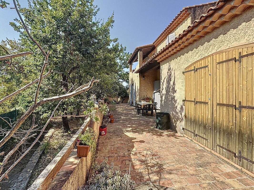 Maison à PUYLOUBIER