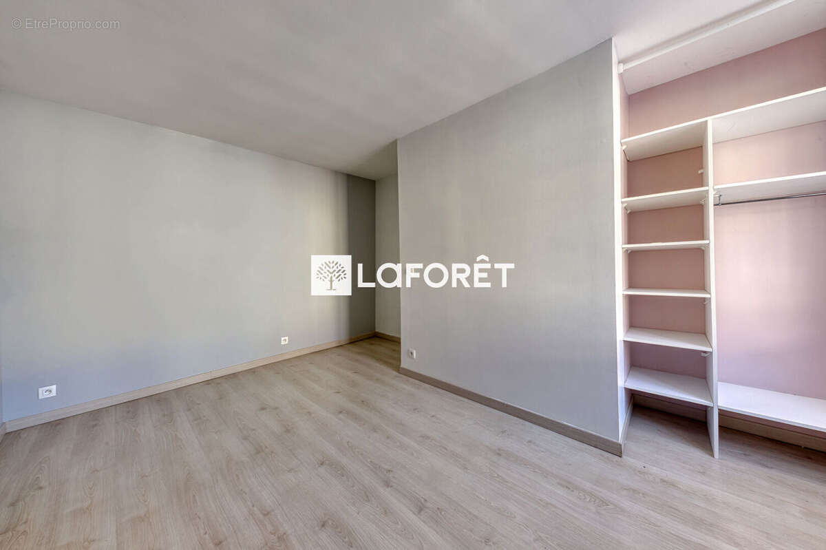 Appartement à SANTENY