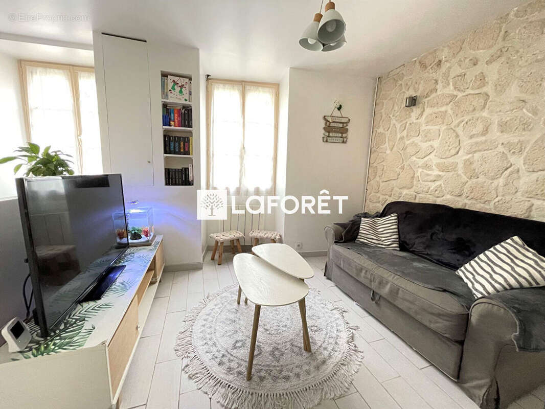 Appartement à SANTENY