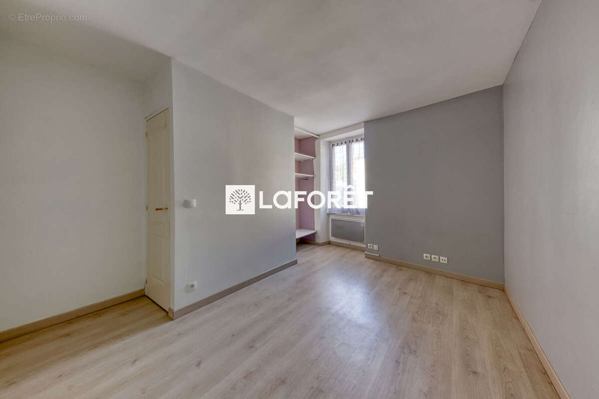 Appartement à SANTENY