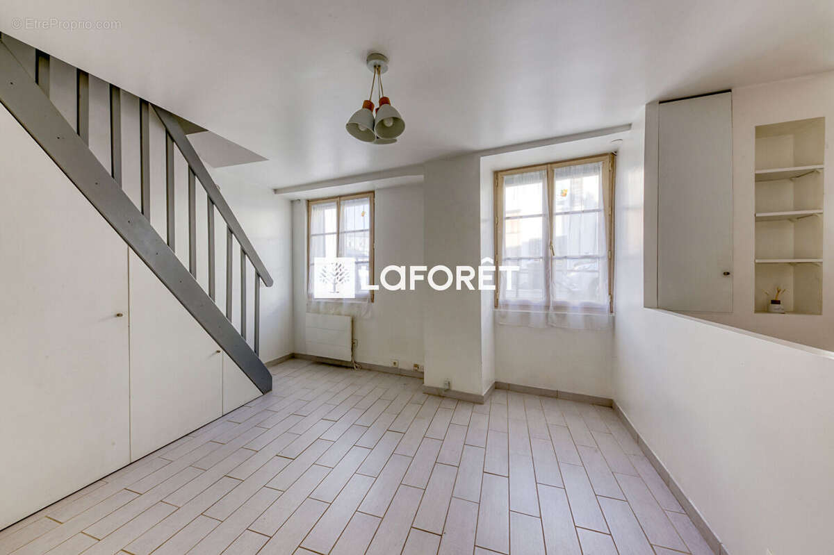 Appartement à SANTENY