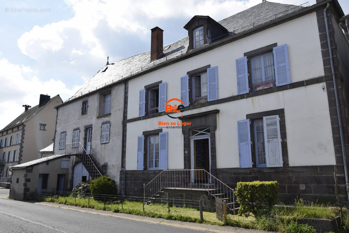 MAISON  8 PIECES GELLES AGENCE IMMOBILIERE BSLE SECTEUR PONTGIBAUD - Maison à GELLES