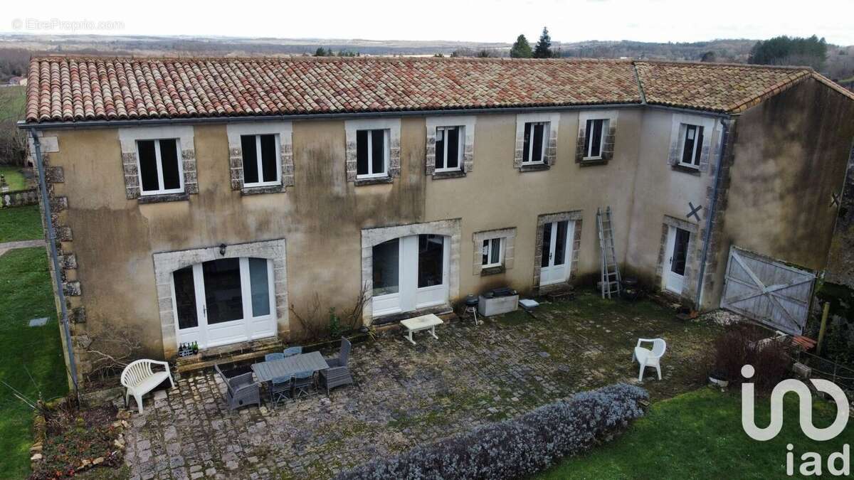 Photo 2 - Maison à CHARRAS