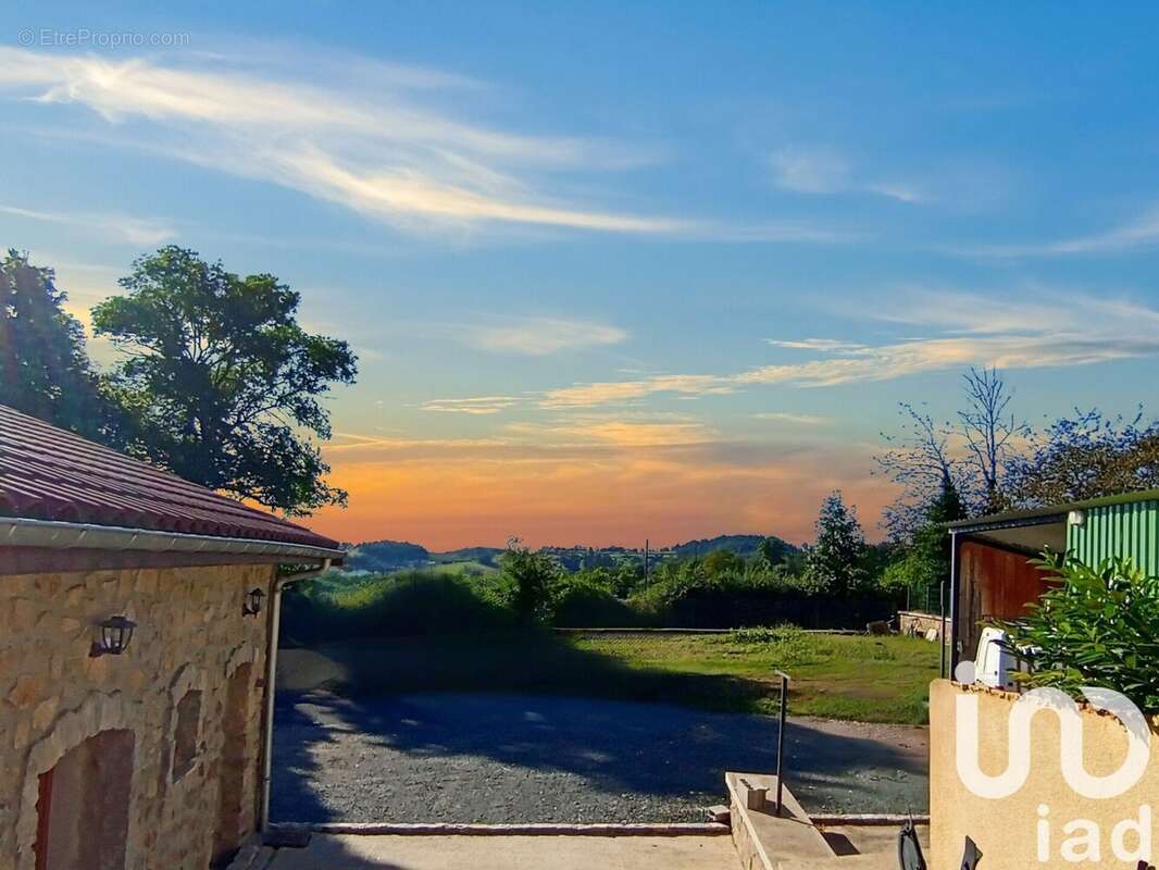 Photo 2 - Maison à SAINT-CLEMENT-LES-PLACES