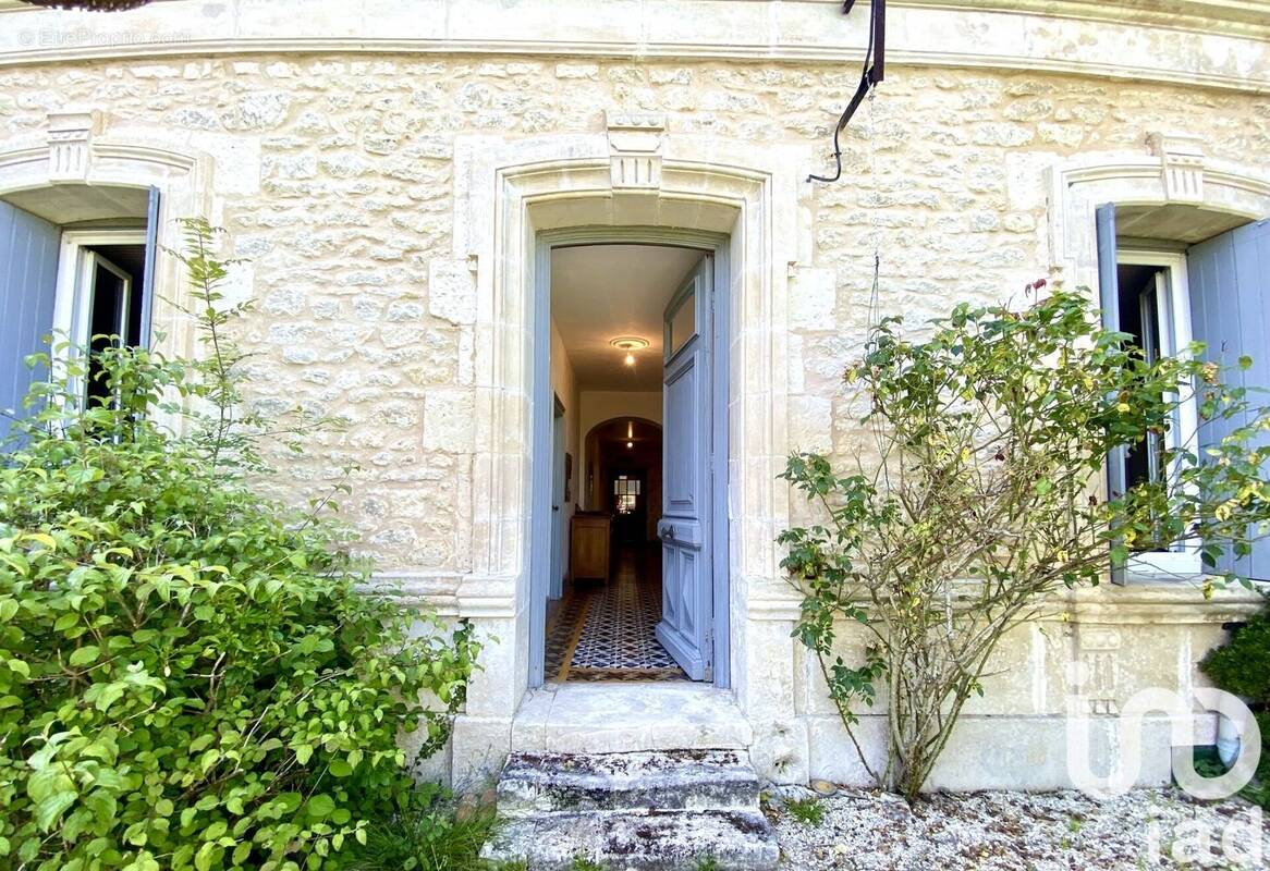 Photo 1 - Maison à CHAILLEVETTE