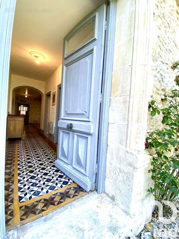 Photo 2 - Maison à CHAILLEVETTE