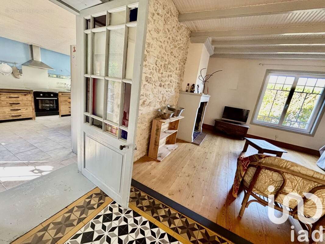 Photo 3 - Maison à CHAILLEVETTE