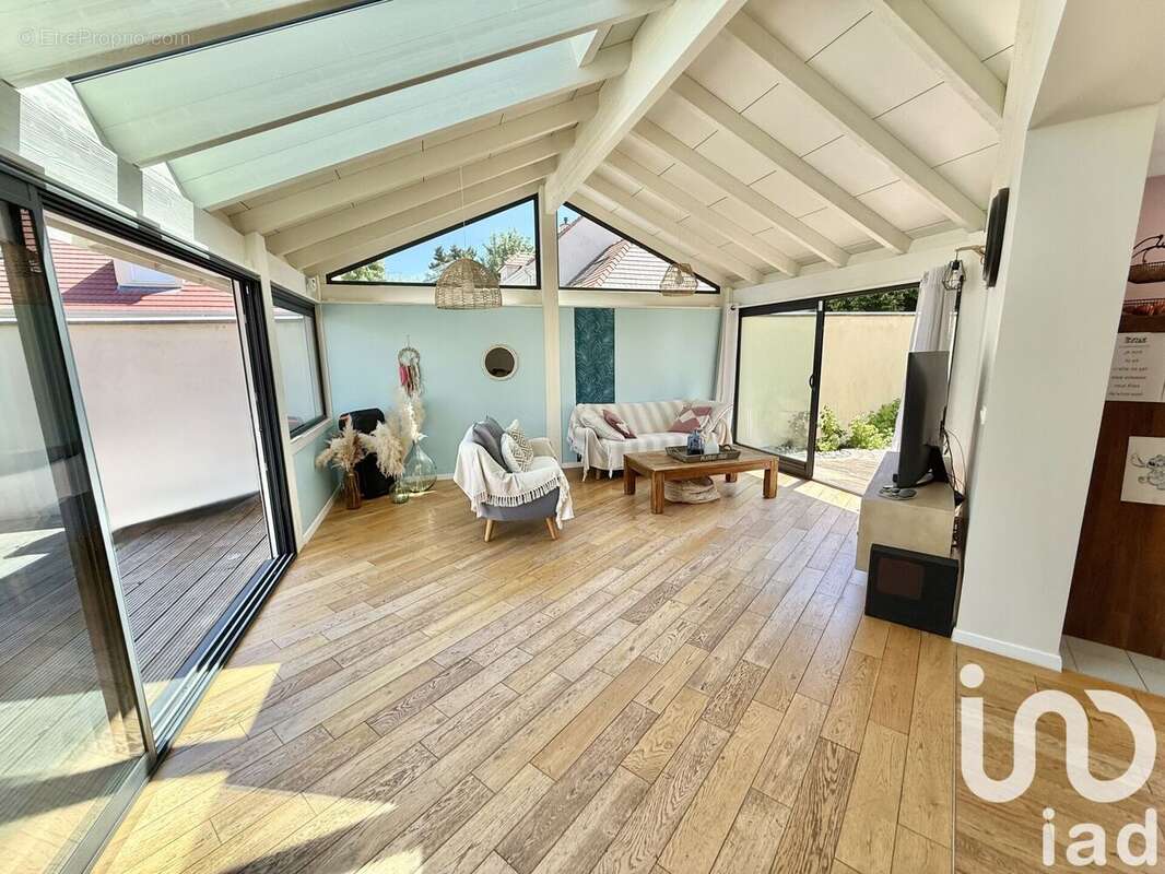 Photo 2 - Maison à VOISINS-LE-BRETONNEUX