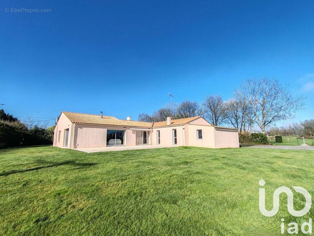 Photo 1 - Maison à VENANSAULT