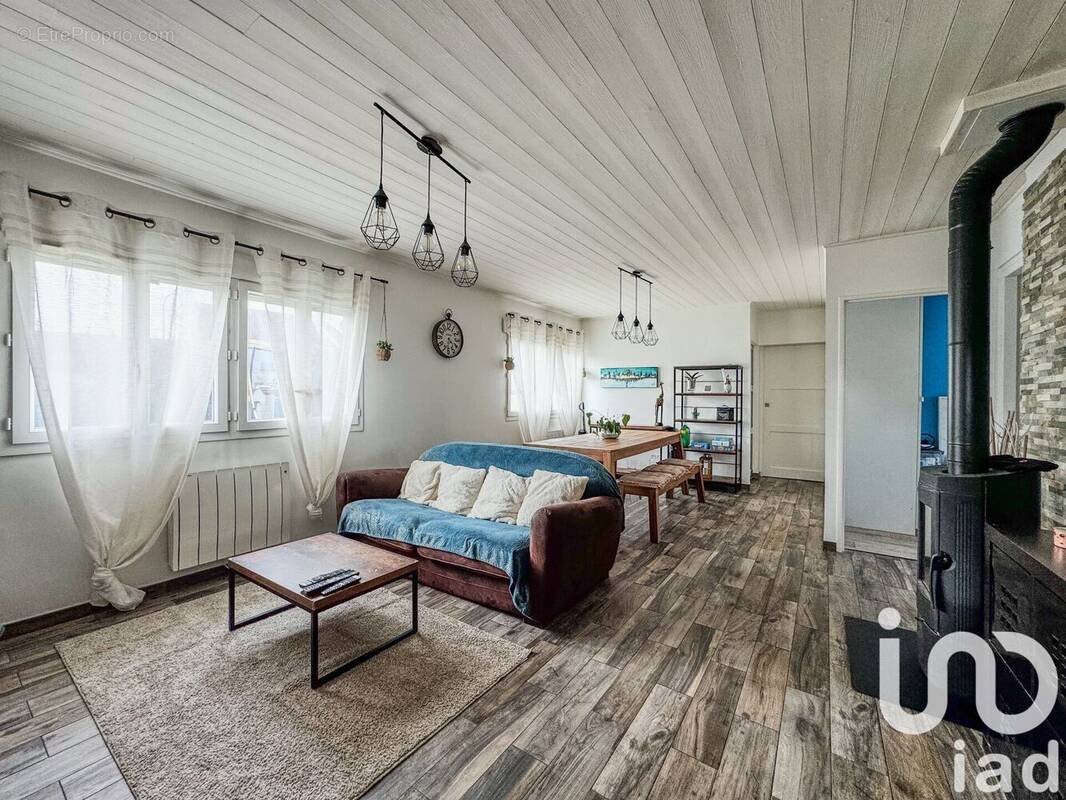 Photo 1 - Maison à VILLENEUVE-LE-COMTE