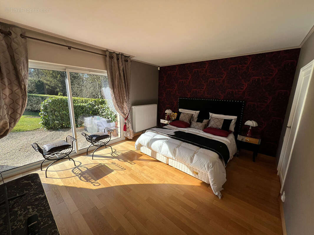 Maison à SAINT-NOM-LA-BRETECHE