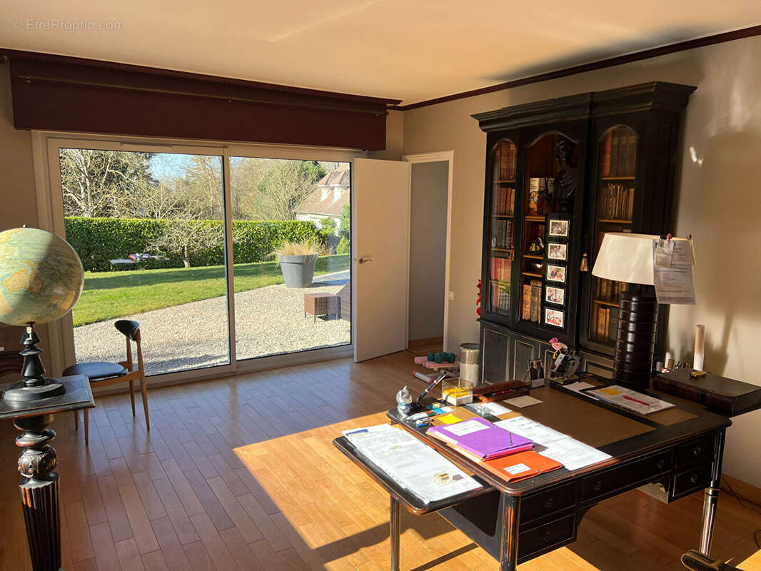 Maison à SAINT-NOM-LA-BRETECHE