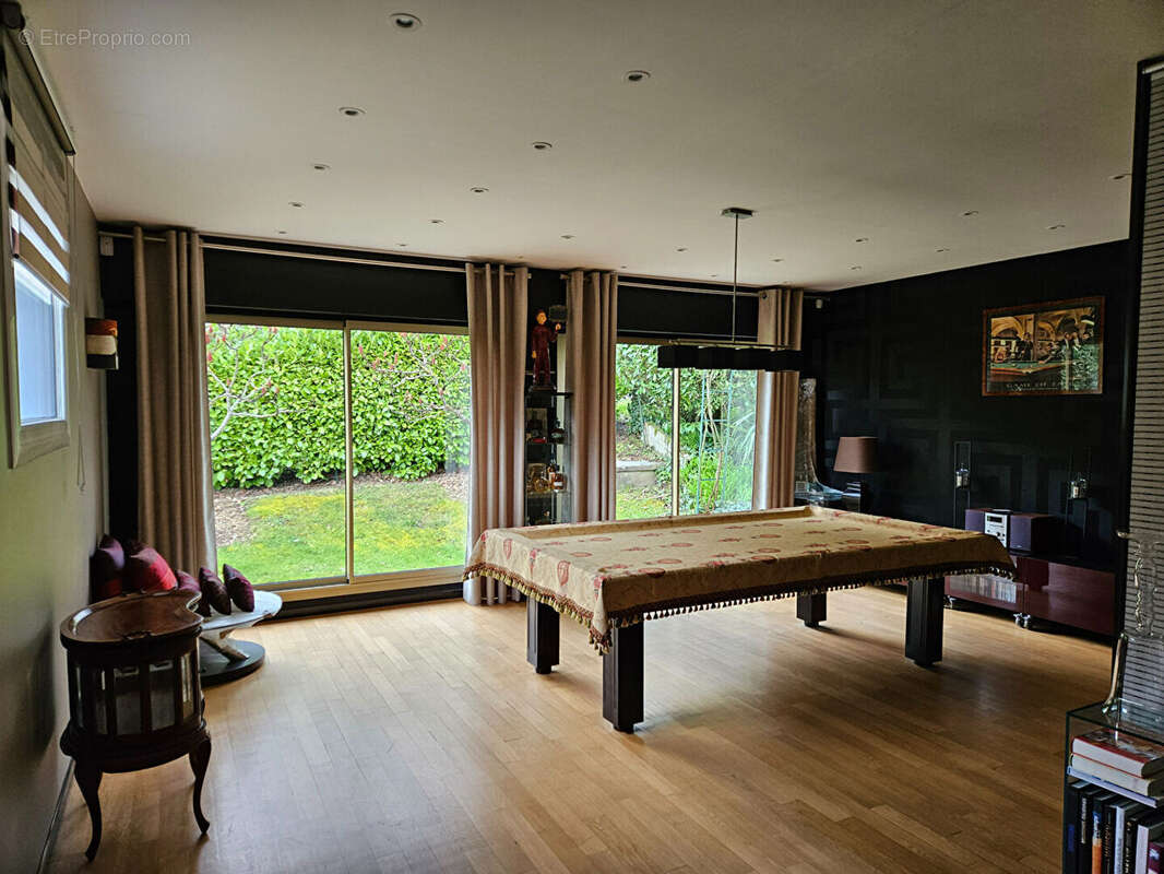 Maison à SAINT-NOM-LA-BRETECHE