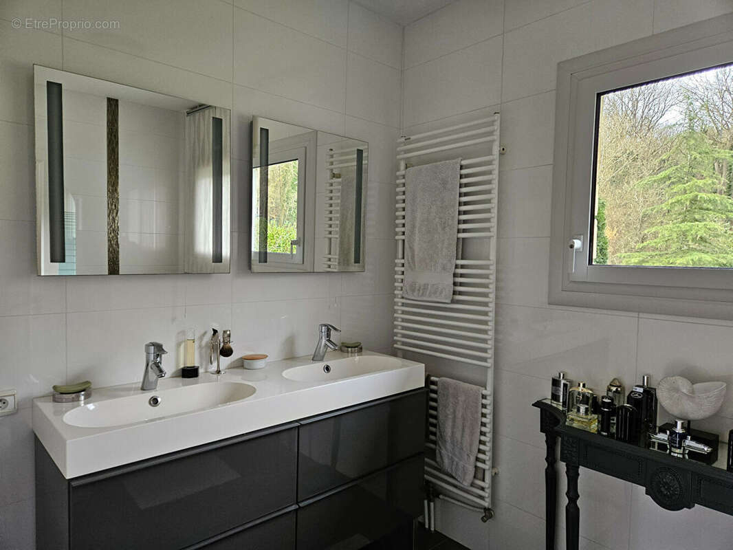 Maison à SAINT-NOM-LA-BRETECHE