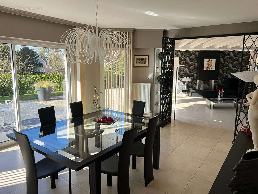 Maison à SAINT-NOM-LA-BRETECHE